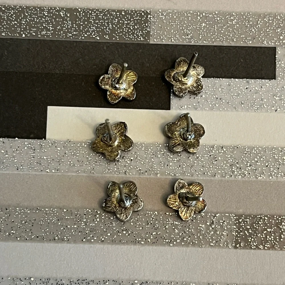 Y2K flower earrings 🖤 - Picture 5 of 6